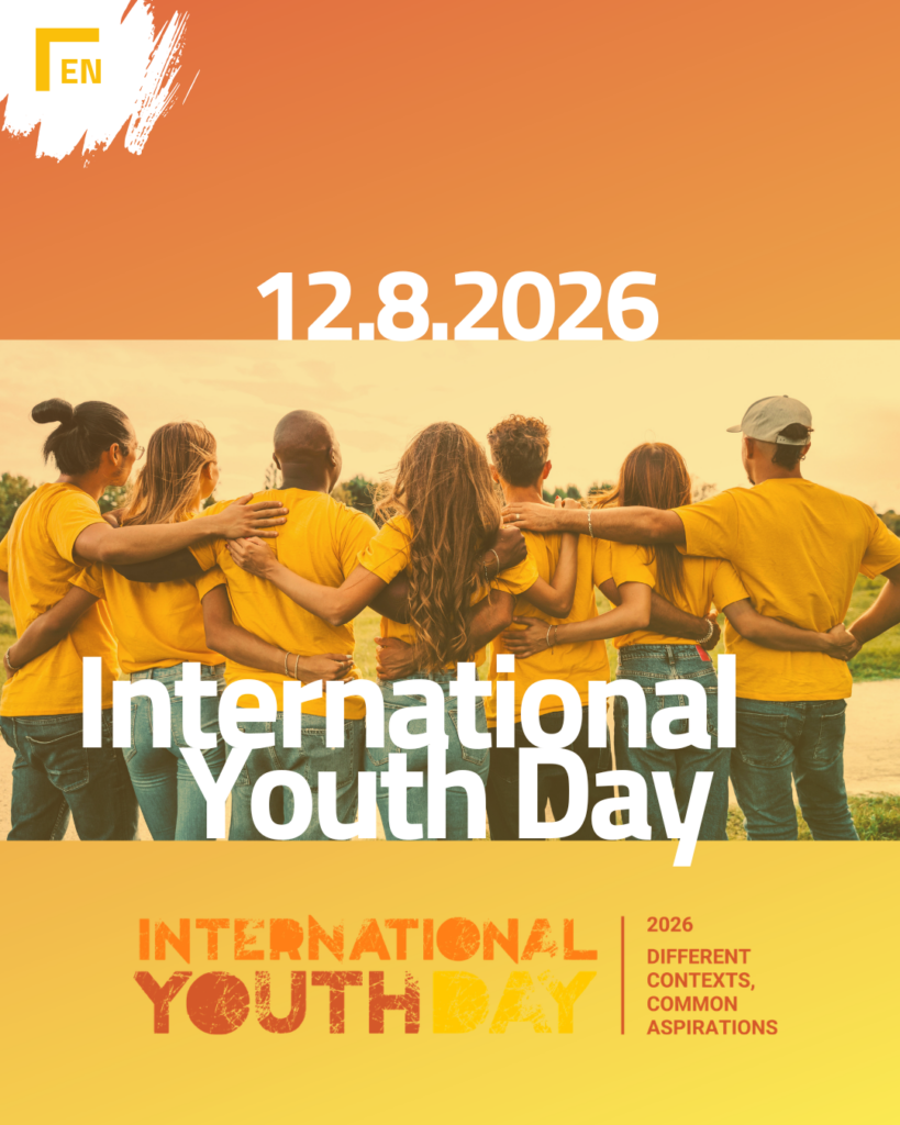 12.8.2026 International Youth Day Im Hintergrund ist eine Gruppe Jugendlicher zu sehen, die sich an den Schultern festhält.